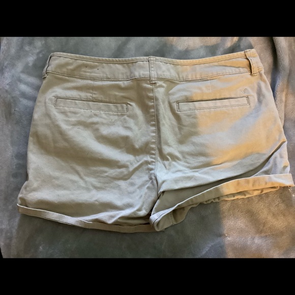 American Eagle Women’s Shorts - Picture 2 of 3